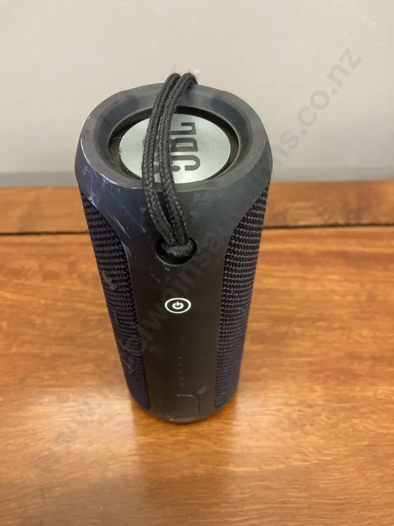 JBL Flip 3 SE Bluetooth Speaker Image 1++
